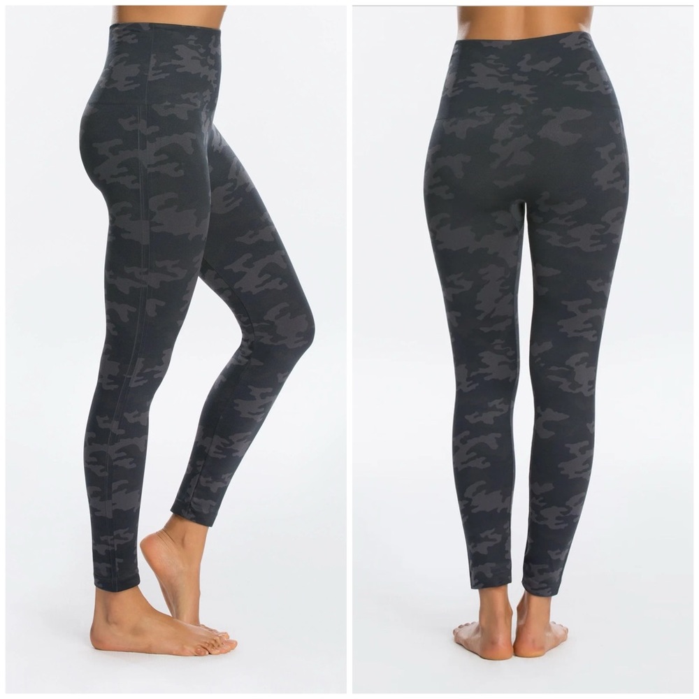 Spanx Look At Me Now black camo seamless leggings size small